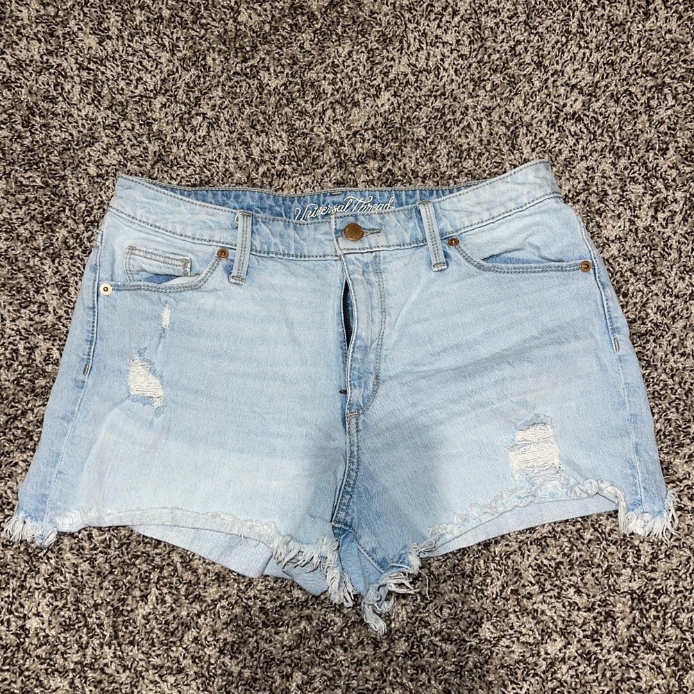 Universal thread light wash shorts